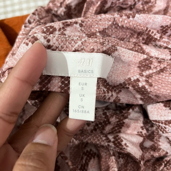 H&M Powder Pink/ Snakeskin-Pattern Jersey Playsuit - Picture 5 of 5